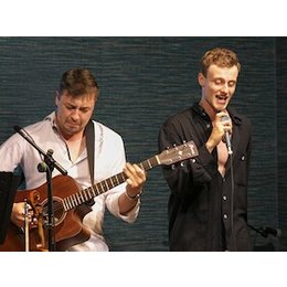 Abendfarben - Parkkonzert - Julian Wolf, Git. & Moritz Engelmann, Gesang in Coswig