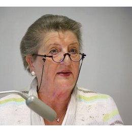 Dr. Barbara Schlüter - Starke Frauen, große Umbrüche und ein dunkles Verbrechen in Steinhorst