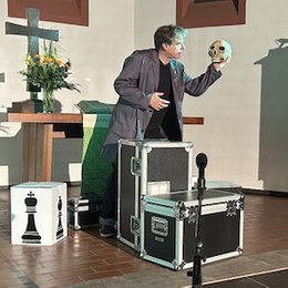 Heute weder Hamlet - Ein Ein-Mann-Theaterstück über Aufstieg und Fall eines Hamlet Darstellers in Steinau an der Straße