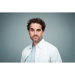 Oliver Wnuk denkt laut und liest was vor - Kreuzgangspiele extra in Feuchtwangen