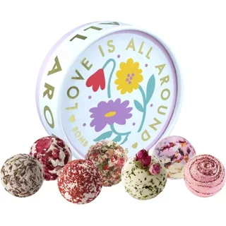 Bomb Cosmetics Love Is All Around Creamer Gift Set