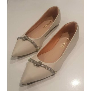 Sapatilha Delazari Bico Off White com Strass