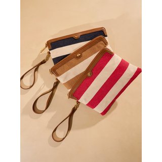 Clutch Luiza Barcelos Listrada Caramelo Com Detalhes Em Couro