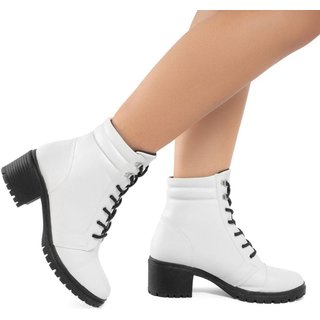 Bota Coturno Feminina Cano Baixo Tratorada Salto Confort Off White Com Preto