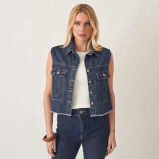 Camisa Colete Jeans Cropped com Barra Desfeita