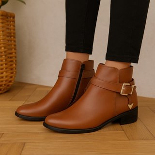 Bota Cano Curto Feminina Bia Ramos em Couro com Fivela Lateral Marrom