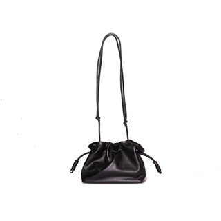 Bolsa MY.NA Saco Lorena em Couro Legítimo Preto
