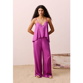 Calça Pantalona com Caimento Longo e Bolsos