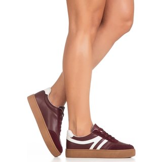 Tênis Feminino GiGiL Casual Camurça Detalhe Lateral Listra Dupla Marsala
