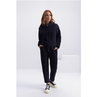 Blusão feminino em moletom Essendi Preto