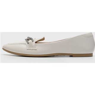 Mocassim Feminino Moleca Detalhe Metálico Off-White