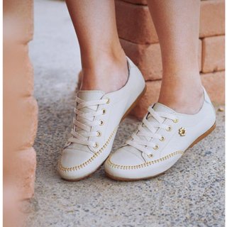 Sapatênis Feminino Bege Off White Broche Flor Em Couro Leve