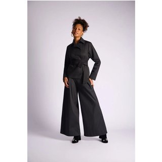 Camisa Jaqueta Preta com Fechamento Lateral Assimétrico Preto