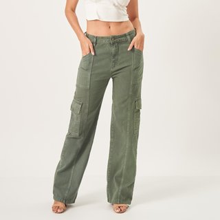 Calça Jeans Wide Recortes Cargo