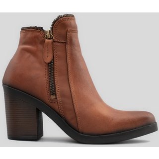 Bota Feminina Cano Curto CBK Couro Marrom