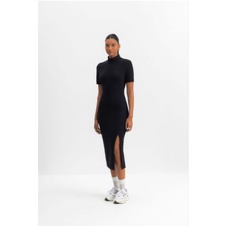 Vestido feminino midi com fenda Essendi Preto
