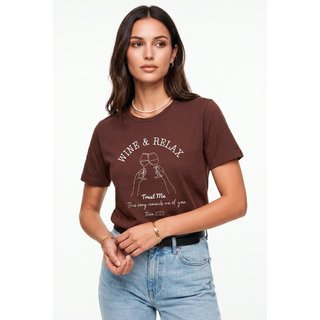 Camiseta Cianitas Marrom Estampa Wine & Relax