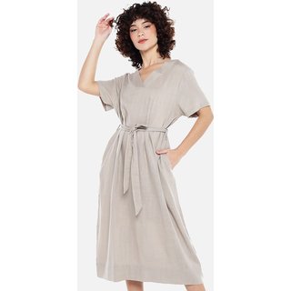 Vestido de Linho Areia Midi com Bolsos Manga Curta Sob Kaki