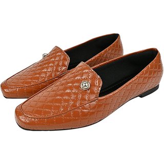Sapato Feminino Mocassim CM Calçados Bico Quadrado Confort Matelasse Verniz Caramelo