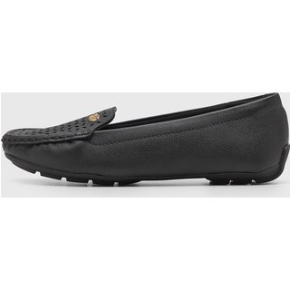 Mocassim Feminino Modare Recortes Vazados Detalhe Metálico Preto