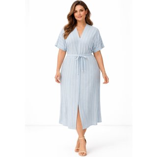 Vestido Midi Listrado Plus Size com Bolsos e Amarração Azul