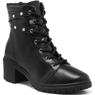 Bota Stessy Shoes Coturno Feminino Cano Curto Tachas Tratorada Macia Preto