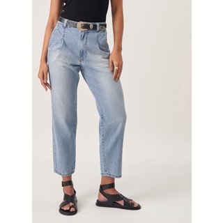 Calça Jeans Mom Cintura Alta e Pregas Azul Claro