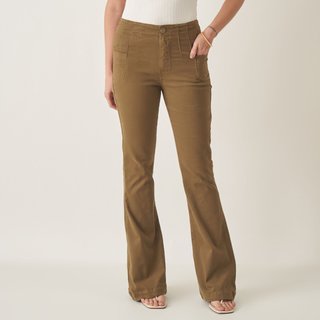 Calça Jeans Color Confort Flare Cintura Alta com Pences e Bolsinho Frontal