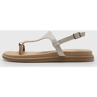 Rasteira Fechada Beira Rio Detalhe Metálico Off-White