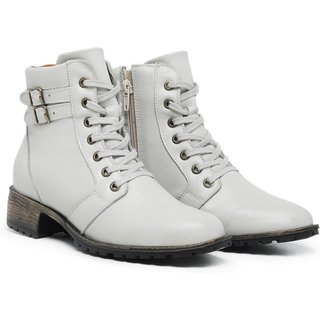 BOTA COTURNO FEMININO DE COURO, SOLA TRATORADA, MARCA: KAUANY CALÇADOS REF.:2000 Gelo