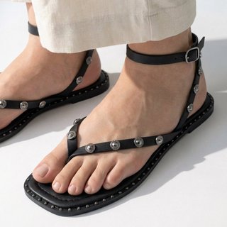 Sandália Rasteira Flat Juthá Aplique Tachas Preto