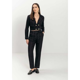 Jaqueta Cropped Com Botões E Pespontos Contrastantes