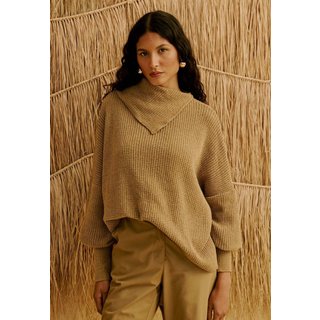 Blusa de Manga Longa em Tricot com Gola Assimétrica
