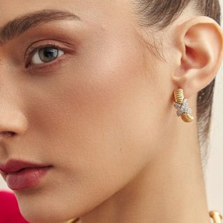 Infantil - Brinco em Aço com Detalhe em X Cravejado Banhado a Ouro 18K Semijoia Ania Store