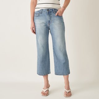 Calça Jeans Pantacourt Reta Delavê