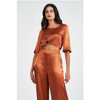 Blusa Acetinada Detalhe Argola Acostamento