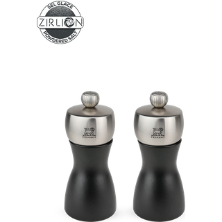 The combination of wood and stainless steel enhances the majestic curves of the salt and pepper mills that form the Fidji black duo. A duo that will create a sensation at your table. Fidji