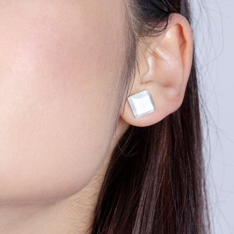 ALEXASCHA Minimalistische Ohrstecker, klein, aus Glas | PUREFORM