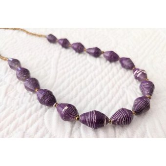PEARLS OF AFRICA Schicke, elegante, zeitlose Perlenkette mit recycelten Papierperlen "Hellen"