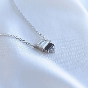 Eppi Kette mit Anhänger mit einem Moissanit und Salt and Pepper Diamanten Ivano
