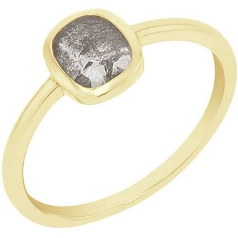 Eppi Ring mit einem Salt and Pepper Diamanten in Emerald-Form Christy
