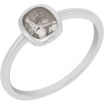Eppi Ring mit einem Salt and Pepper Diamanten in Emerald-Form Christy
