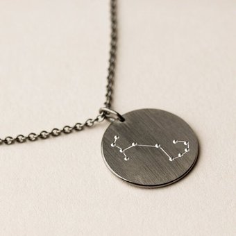 ChristinaPauls Slow jewellery Sternzeichen Anhänger Skorpion in Silber, Gold, Rosegold und Schwarz