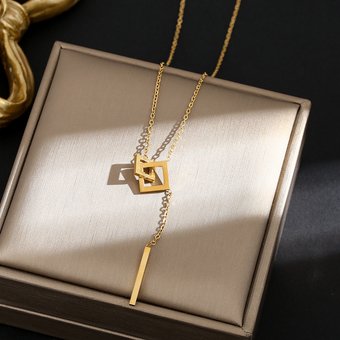 Titanium steel necklace, simple square necklace, women's new high-end feeling, 100 matching accessories, non fading