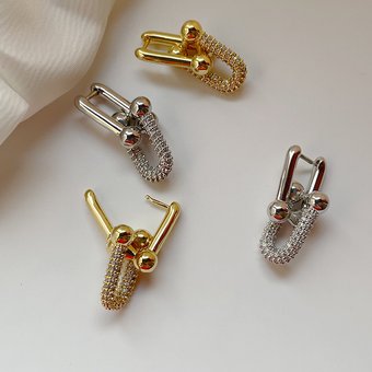 Designer diamond-encrusted U-shaped horseshoe buckle round bead ear buckle simple temperament light luxury senior sense earrings woman