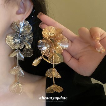 Silver needle fashion diamond flowers long tassel earrings Europe and the United States exaggerated design earrings heavy temperament earrings.
