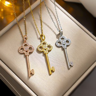 Designer's high-end clover key titanium steel men's and women's necklace with electroplated genuine gold light luxury style