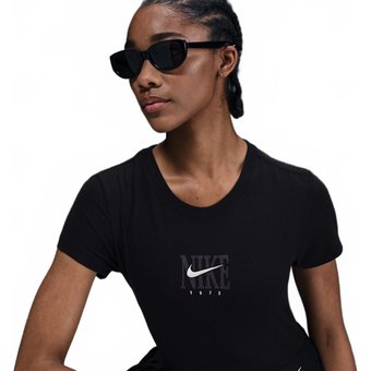 Camiseta Nike Sportswear Essential GRX Feminina
