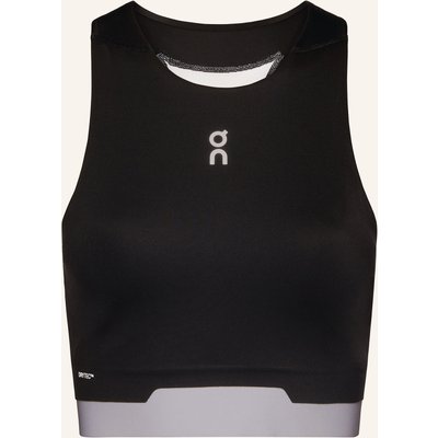On Cropped-Top Train schwarz