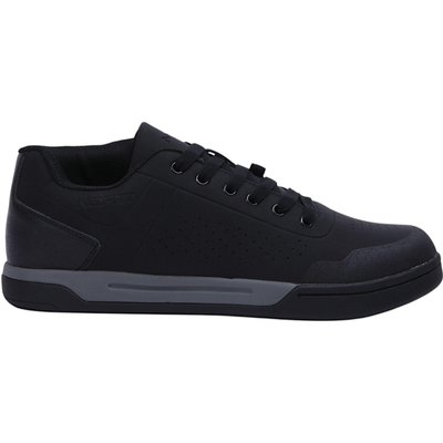 Ein Paar Neatt Basalte Flat MTB-Schuhe Schwarz